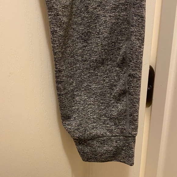 Vuori Performance Joggers for Women - Picture 6 of 11